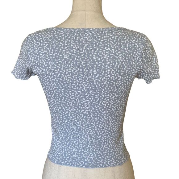 Brandy Melville Blue Floral Button Front Crop Top Short Sleeve Ribbed Stretch - Picture 6 of 9